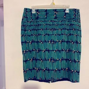 Preowned pencil skirt by “The Limited” is 💯% cotton with a inside lining